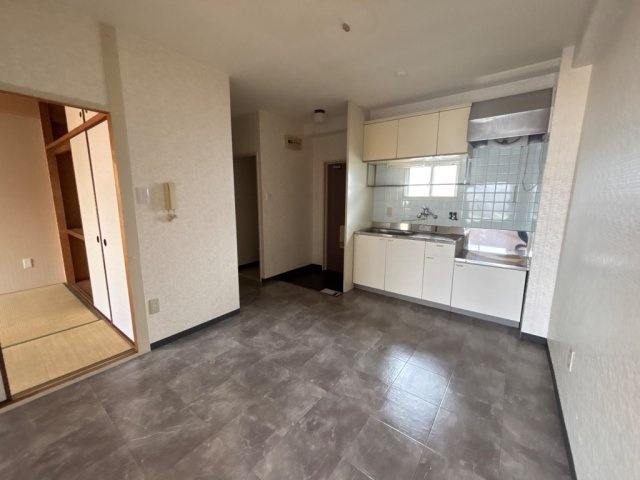 神戸市東灘区甲南町４丁目の賃貸マンションの居間・リビング