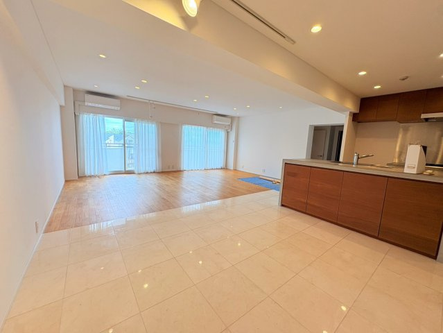 芦屋市東芦屋町の賃貸マンションの居間・リビング