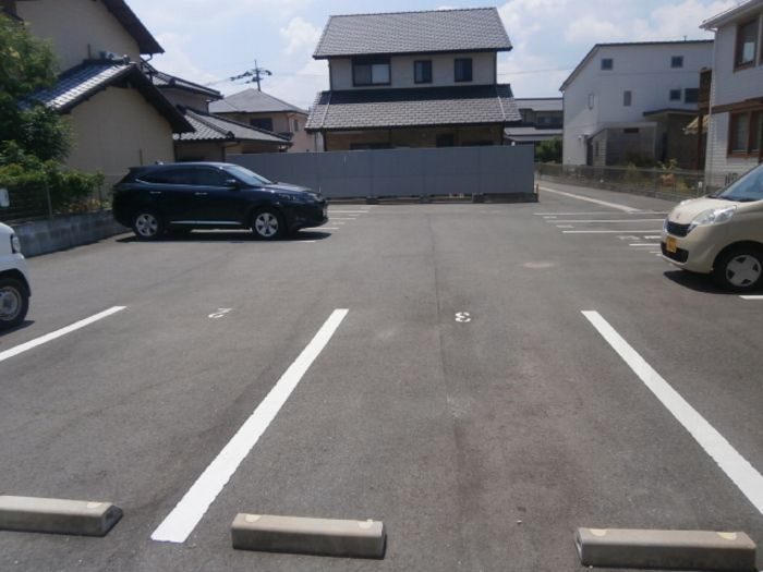 ロゼフェアリーの駐車場|駐車スペースもあります☆