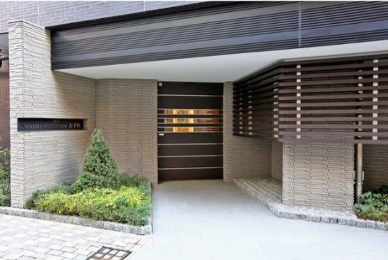 千代田区神田錦町２丁目の賃貸マンションのエントランス
