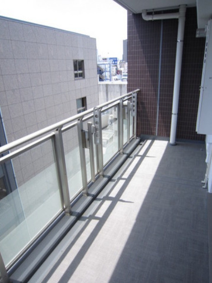 千代田区神田小川町２丁目の賃貸マンションのバルコニー
