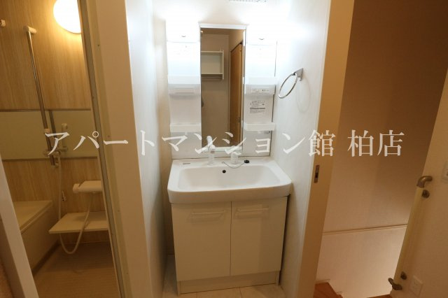 RegaloAの独立洗面台|※別号室参考写真です ※現況優先