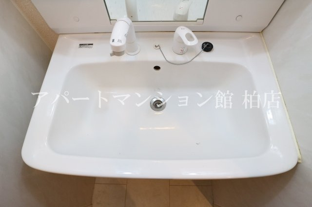 RegaloAの独立洗面台|※別号室参考写真です ※現況優先