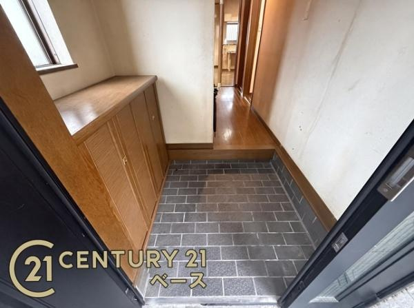 北葛城郡広陵町大字疋相の中古一戸建の玄関|■すっきりとした明るい玄関が家族・お客様をお出迎えします。