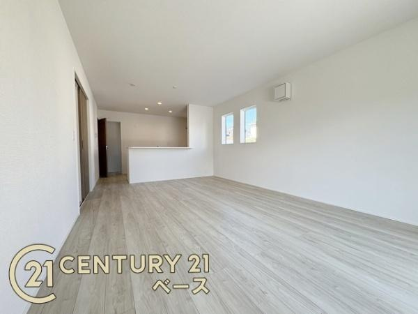 リナージュ平松 １号棟 ／新築一戸建の内観：施工例|■家計と環境に優しい！一部窓には断熱性・保温性に優れたペアガラスを使用しています！■