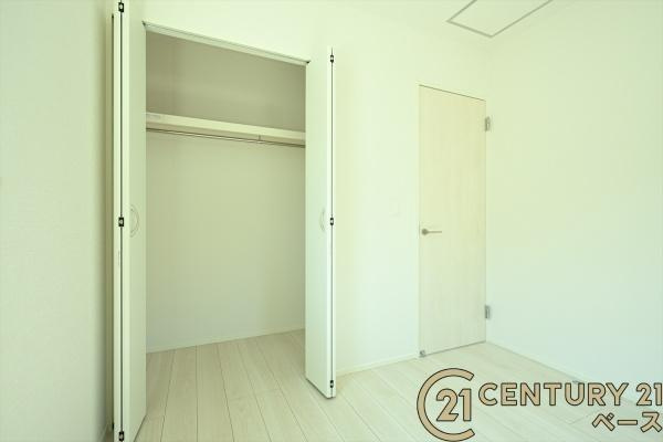 リナージュ平松 ２号棟 ／新築一戸建の内観：施工例|■冬物のコートや小物など、たっぷり収納可能！■
