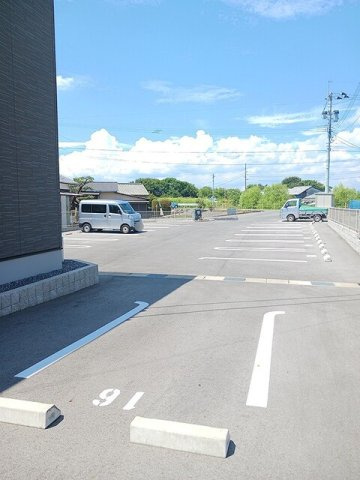 グローブ　Ａの駐車場