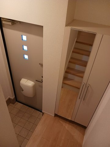 プリムローズ　壱番館の玄関