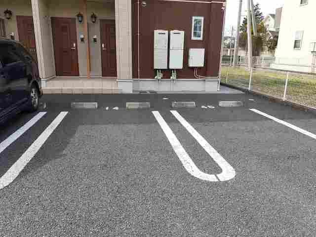 アプローズＢの駐車場