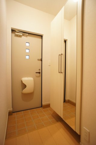 サンプラシードＥの玄関