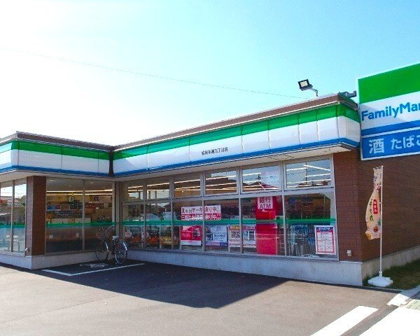 グランシュールＷＥＳＴ　Ⅱの周辺|ファミリーマートまで110m