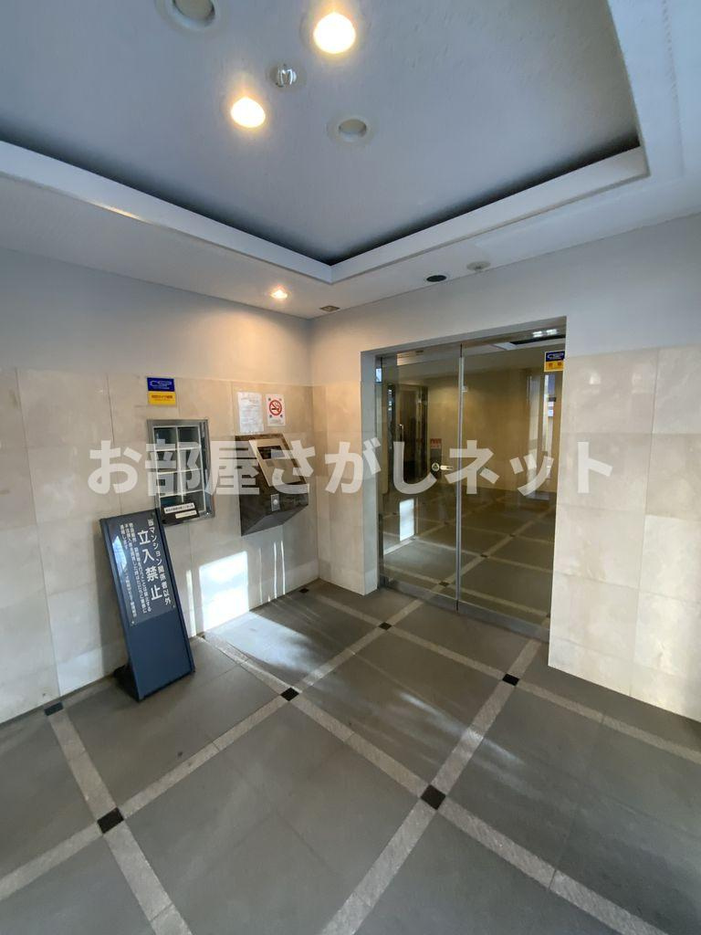 パレステュディオ新宿ＷＥＳＴのエントランス