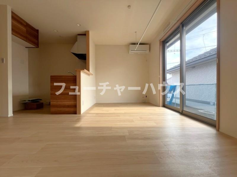 メゾンドY’s（ZEH）の居間・リビング|※A棟の参考画像です