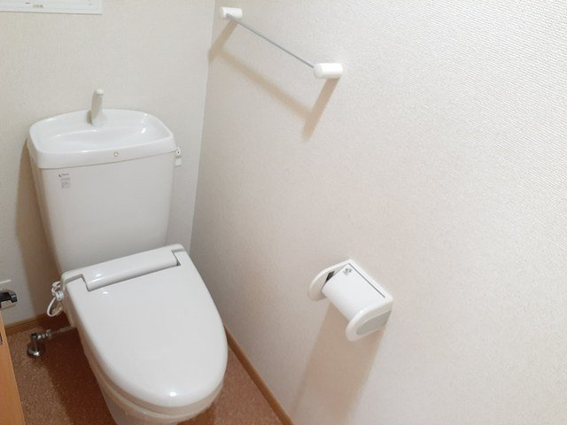 カーサフィオーレⅡのトイレ|ゆったりとした空間のトイレです