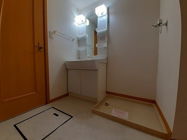ラフレシール・メゾンⅡの洗面所|スペースが確保できる洗面所です