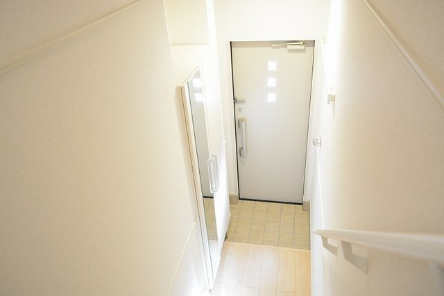 セカンド　インプレスの玄関