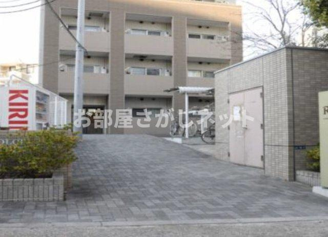 新宿区若松町の賃貸マンションのエントランス