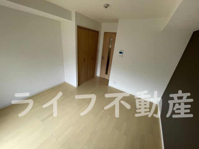 シャルマン・ヴァンベールの寝室|広くて明るい寝室