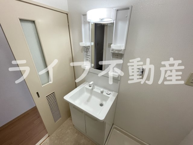 アムール新石切の独立洗面台|独立洗面台あり、毎朝おしゃれに忙しい女性の方におすすめです