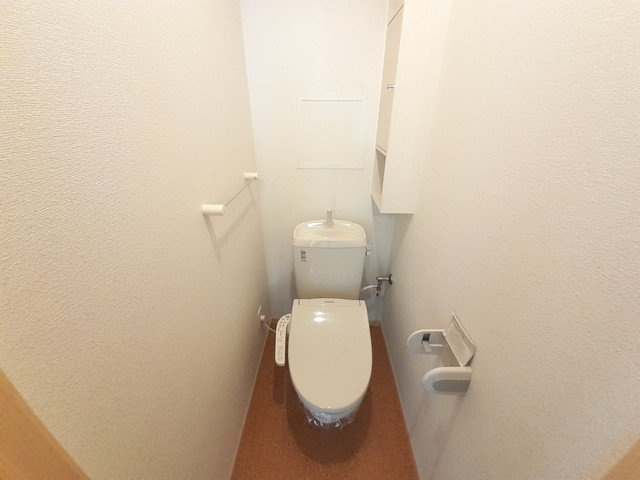 ドゥメゾンＢのトイレ|落ち着いた色調のトイレです