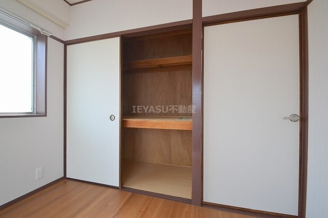 広島市西区西観音町の賃貸マンションの収納