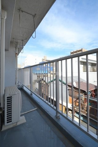 広島市西区西観音町の賃貸マンションのバルコニー