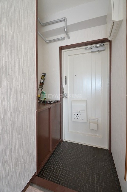 広島市西区西観音町の賃貸マンションの玄関