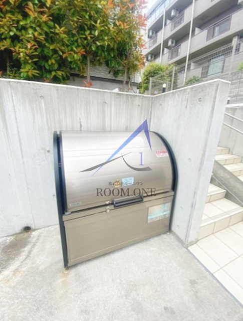 WEST田園調布のその他共用部分|敷地内ごみ置き場です。
