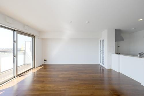 福岡市南区曰佐４丁目の賃貸マンションの居間・リビング|物件の画像3