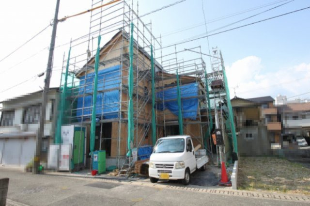 桟橋通3丁目　8期1棟1　新築戸建　の外観|土地面積　117.05㎡　（約35.4坪）　建物面積　104.33㎡（約31.55坪）
4LDK+WIC＋SC　　1階　55.48㎡　2階　48.85㎡