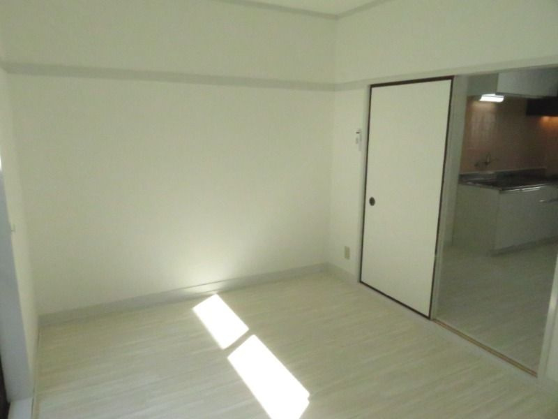 旭ルーミー北柏1号館 の居間・リビング|ゆったり過ごせる居間です