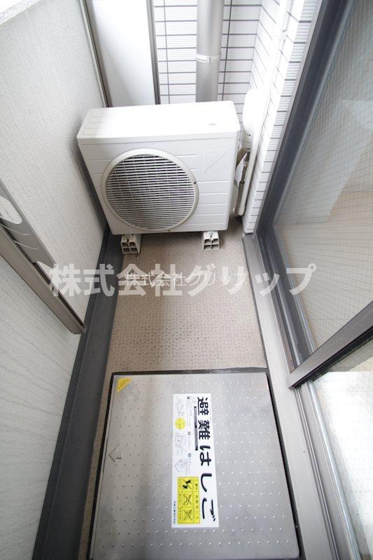 横浜市中区野毛町３丁目の賃貸マンションのバルコニー