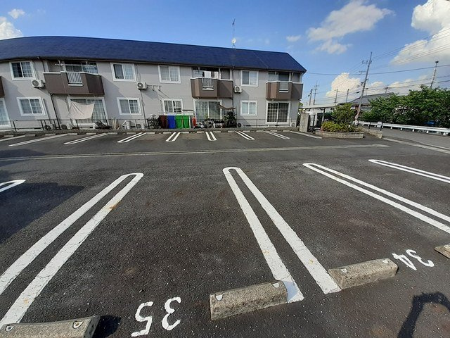 サニーヴィラ弐番館の駐車場