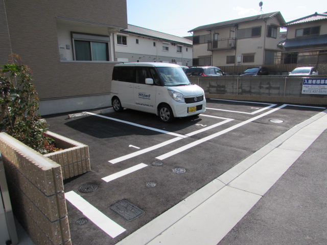 フジパレス仁川Ⅰ番館の駐車場|駐車場に車を止められます