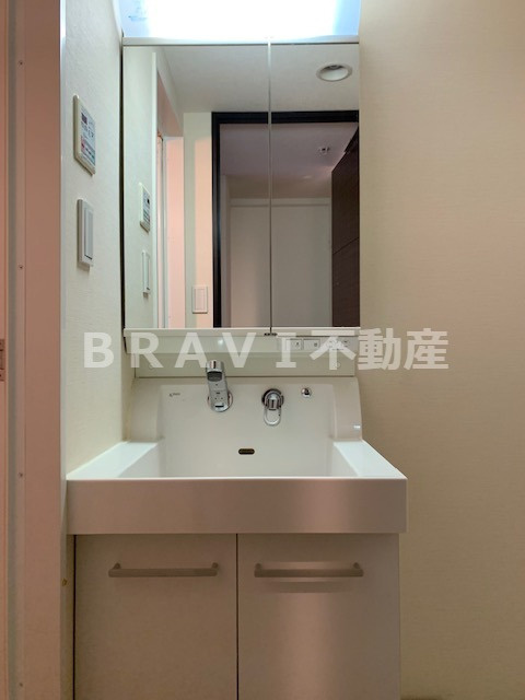 エスライズ本町東　BRAVI不動産の洗面所|【エスライズ本町東】独立洗面台あり、毎朝おしゃれに忙しい女性の方におすすめです