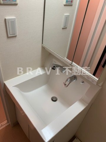 エスライズ本町東　BRAVI不動産の独立洗面台|【エスライズ本町東】独立洗面台で身支度をすべて済ませてしまいましょう