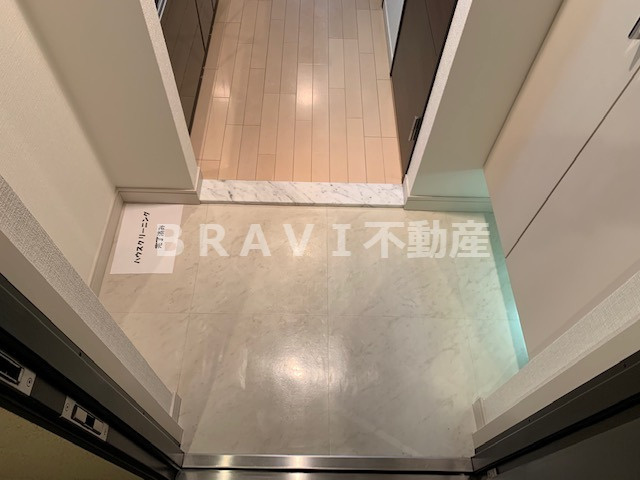 エスライズ本町東　BRAVI不動産の玄関|【エスライズ本町東】ゆったりとした玄関です