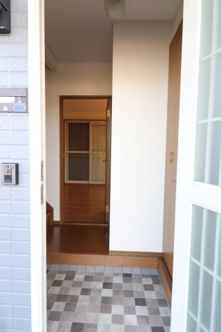トラッドスクエアFの玄関