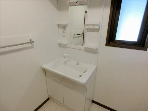 福岡市早良区小田部７丁目の賃貸マンションの独立洗面台|物件の画像9