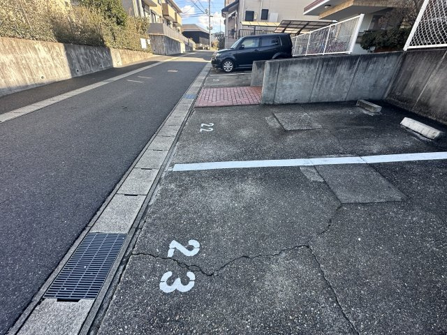 東新スカイハイツの駐車場