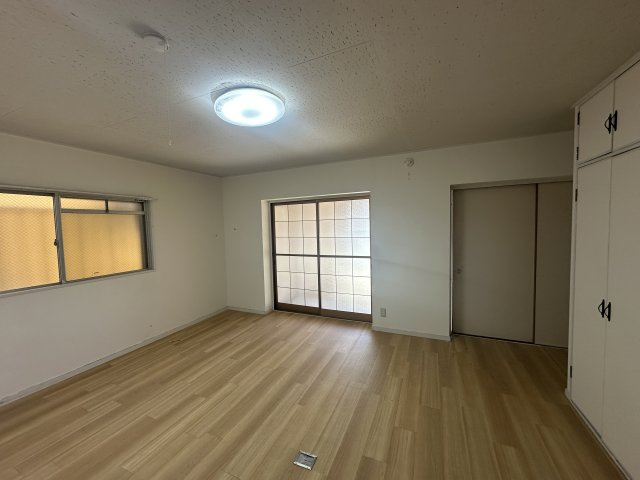 東新スカイハイツの居間・リビング