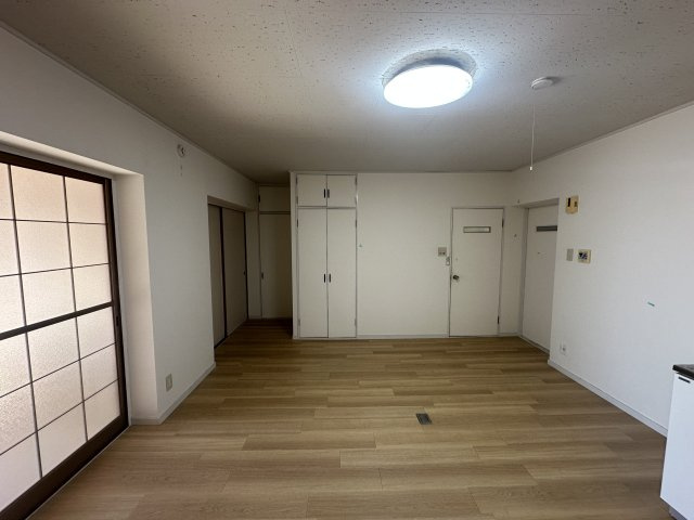 東新スカイハイツの居間・リビング