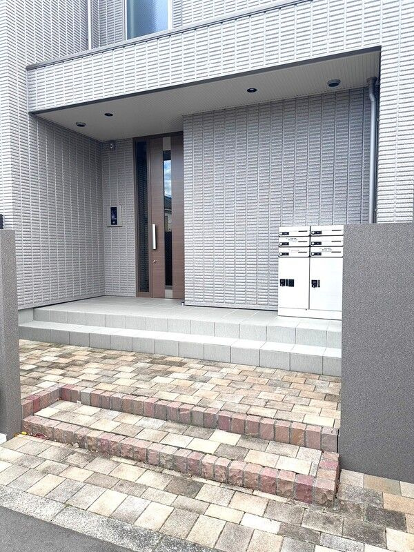 マ・メゾン仲町のエントランス