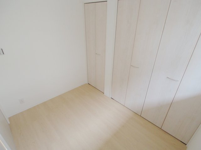レユシール海田の洋室