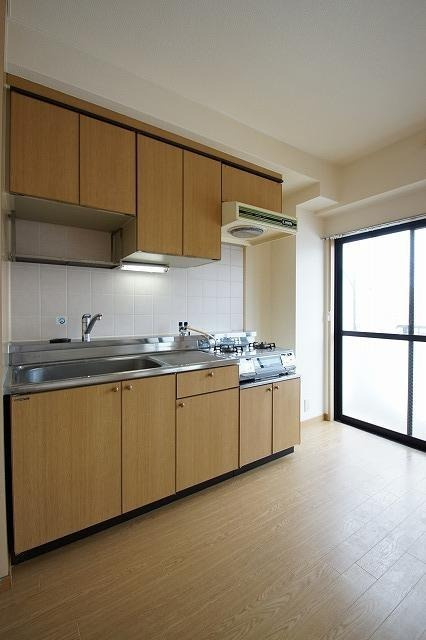 福岡市南区三宅３丁目の賃貸マンションのキッチン|物件の画像4