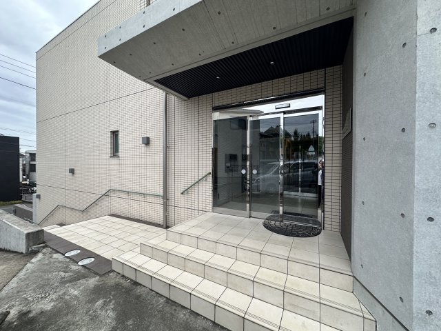 川崎市麻生区上麻生５丁目の賃貸マンションのエントランス