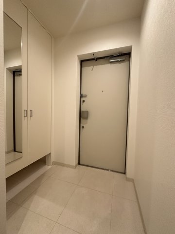 川崎市麻生区上麻生５丁目の賃貸マンションの玄関