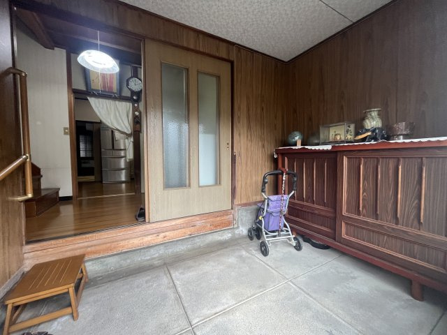 中古住宅　牧野町3丁目の玄関