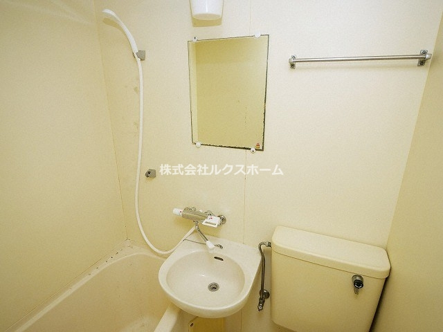 スカイブルーの洗面所|忙しい朝には欠かせない洗面所です
