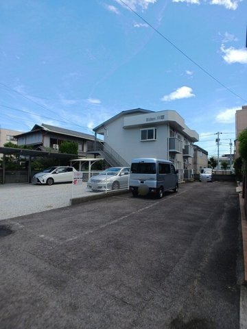 エルディム川西の駐車場